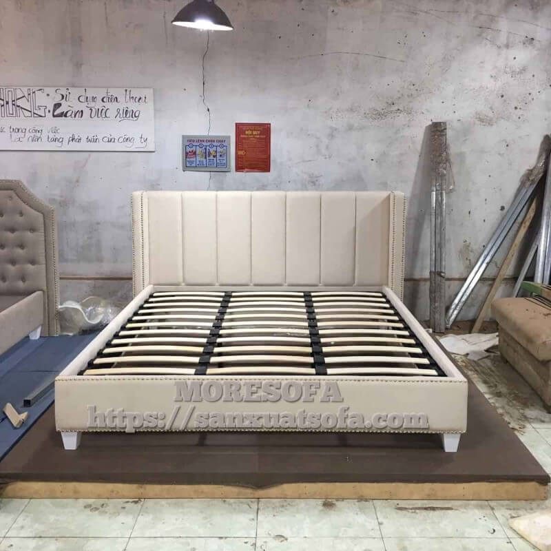 Thiết kế, sản xuất mẫu giường ngủ hiện đại bọc da đẹp, thang giường nan cong cho khách ở time city
